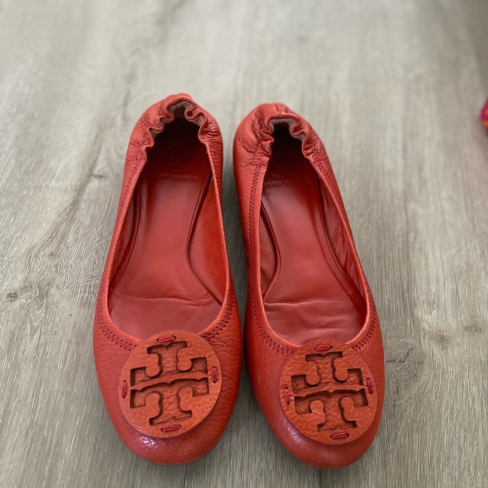 Tory Burch wild berry ballerina flat shoes. Leather size 8.5.